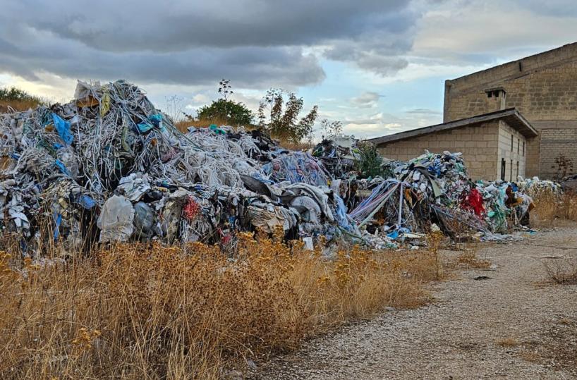 Il biglietto da visita del Parco dell'Alta Murgia? Una montagna di rifiuti 