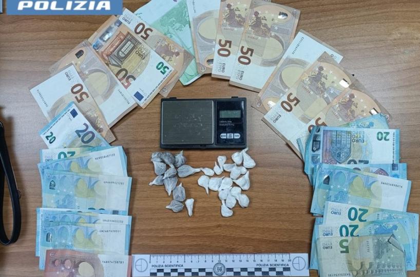 Taranto, operazione antidroga: 3 arresti, sequestrate cocaina, eroina e hashish
