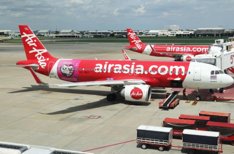 Un serpente vivo nella cappelliera: panico sul volo da Bangkok a Phuket