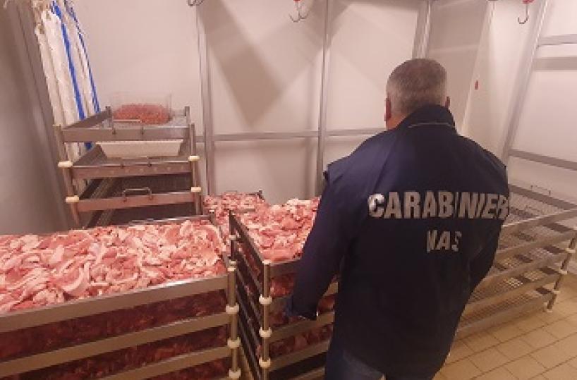 Nas Lecce, sequestro di cinque quintali di alimenti in Salento, sanzioni per 9500 euro 