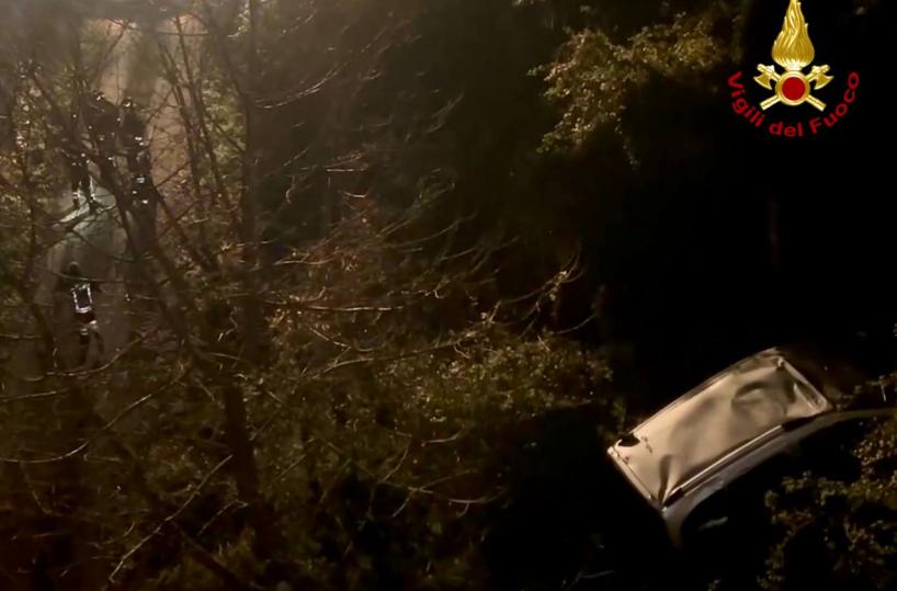 Potenza, scontro tra due auto, una delle due precipita nel viadotto