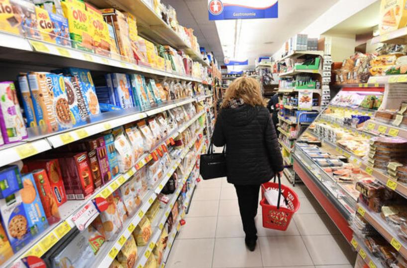 Spesa aumentata di 2.259 euro La Uil: «È una crisi di sistema»