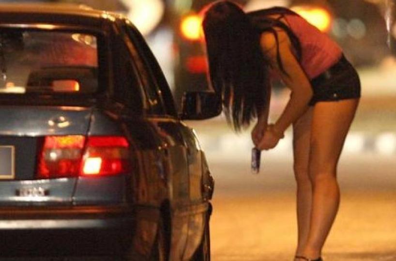 Bari, pretendeva "pizzo" mensile per continuare a prostituirsi nella "sua" zona: arrestata 