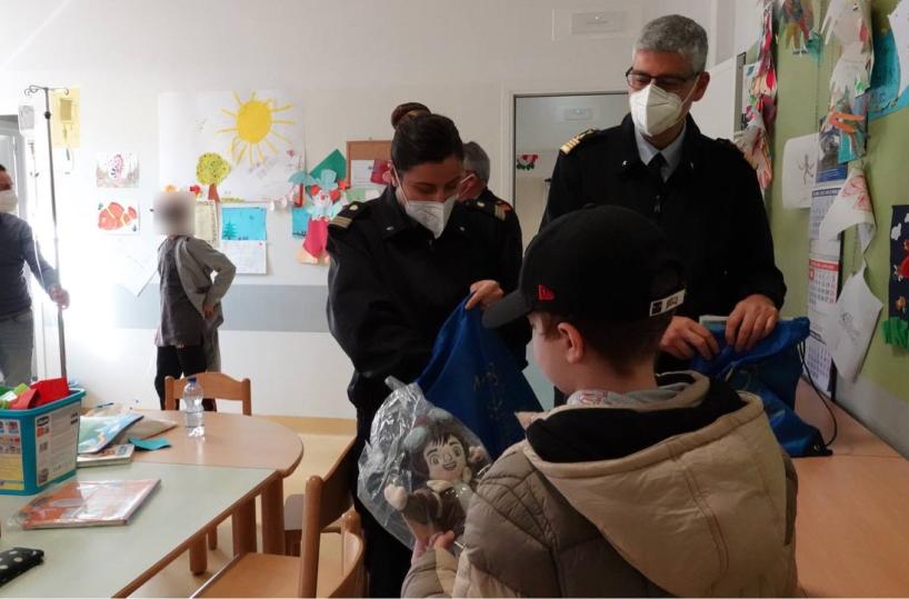 Bari, la visita dell'Aeronautica ai bimbi ricoverati a Oncoematologia pediatrica del Policlinico 
