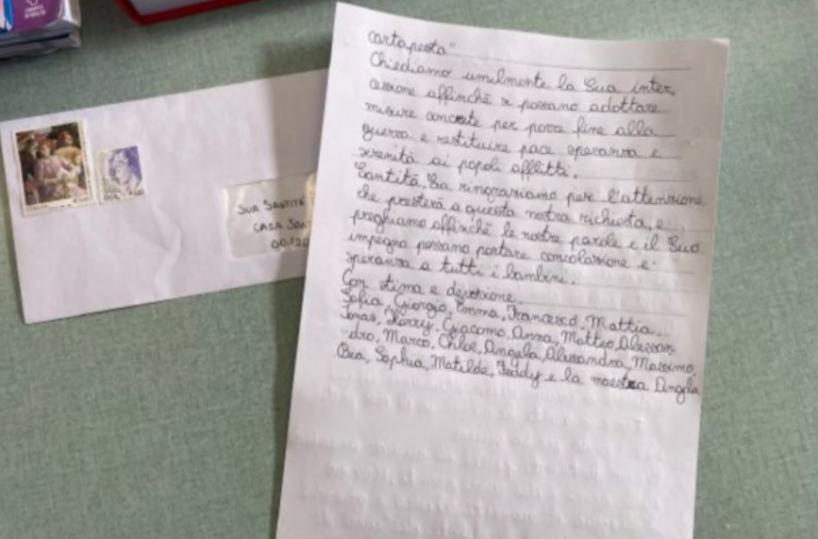 Putignano, i bambini scrivono al Papa: «Francesco, fai cessare tutte le guerre»
