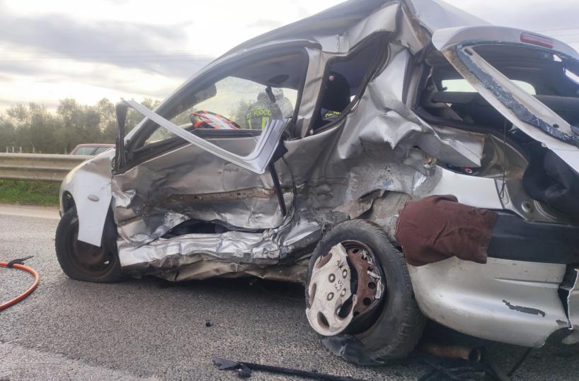Schianto tra due auto sulla provinciale per Modugno, muore sul colpo un 75enne 