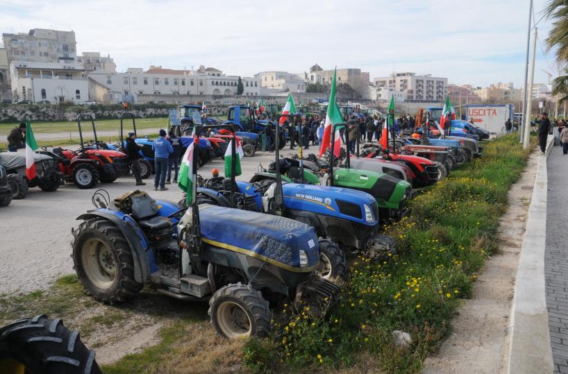 Protesta trattori, la marcia nella Bat: «Chiediamo un futuro»