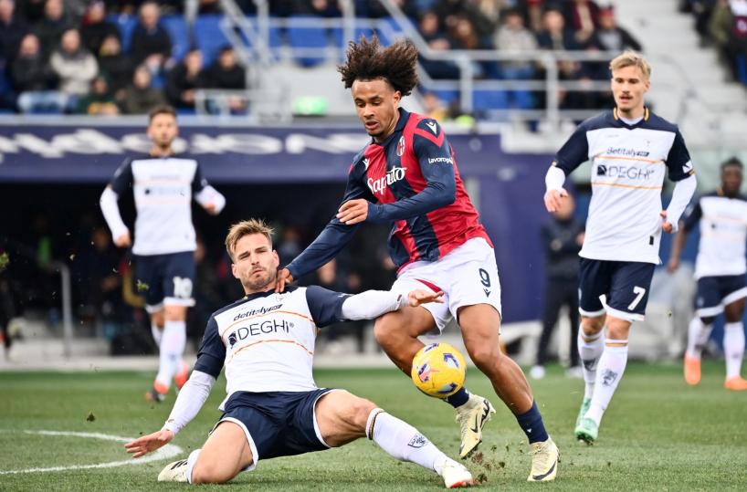 Il Bologna batte il Lecce: 4-0 