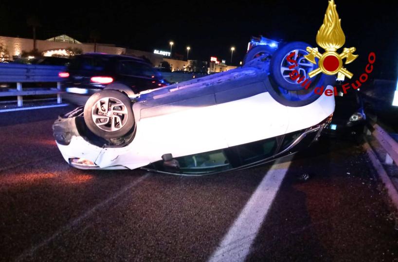 Lecce, scontro tra due auto sulla SS 16 in direzione Maglie