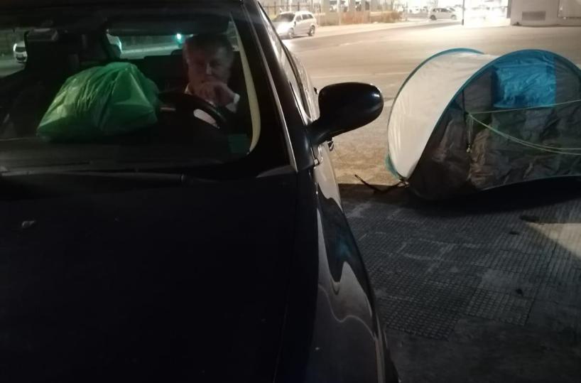 Disparità distribuzione fondi sanità: continua protesta Tutolo accampato fuori Consiglio Regione Puglia