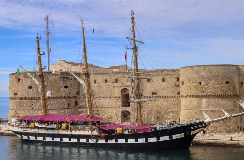 Taranto, studenti pronti a cimentarsi con il concorso «Il mare è...» 