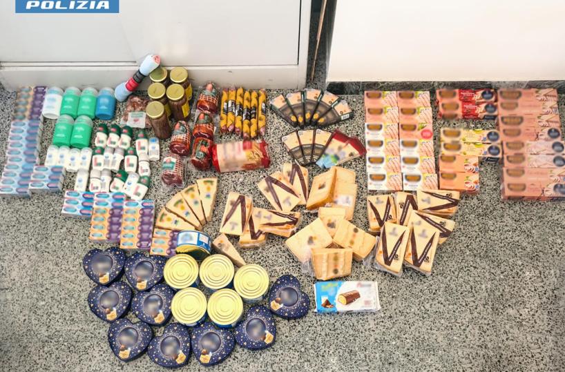 Fa mille euro di «spesa» in due supermercati e va via senza pagare: arrestato 22enne a Matera