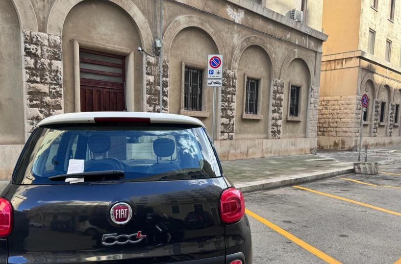 Bari, posti auto per i carabinieri a Madonnella: scattano le multe dei vigili, ma è polemica