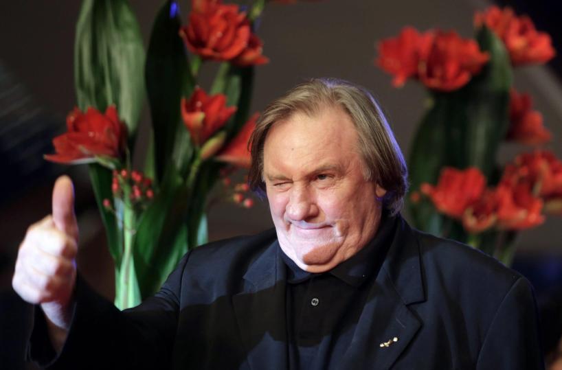 Gerard Depardieu di nuovo sotto inchiesta: violenze su un'assistente di scena 24enne