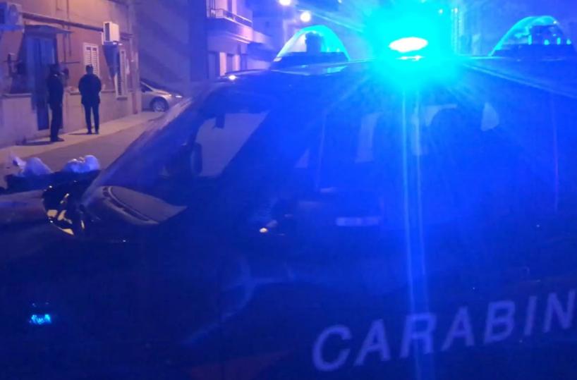 Quella Puglia sospesa tra vacanze dorate e romanzi criminali