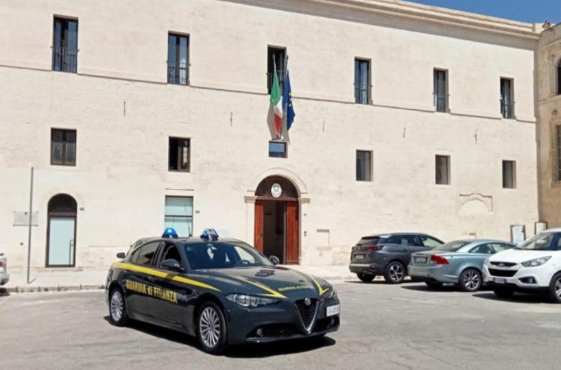 Lecce, multe annullate in cambio di regali o promesse di voto: altre due interdittive 