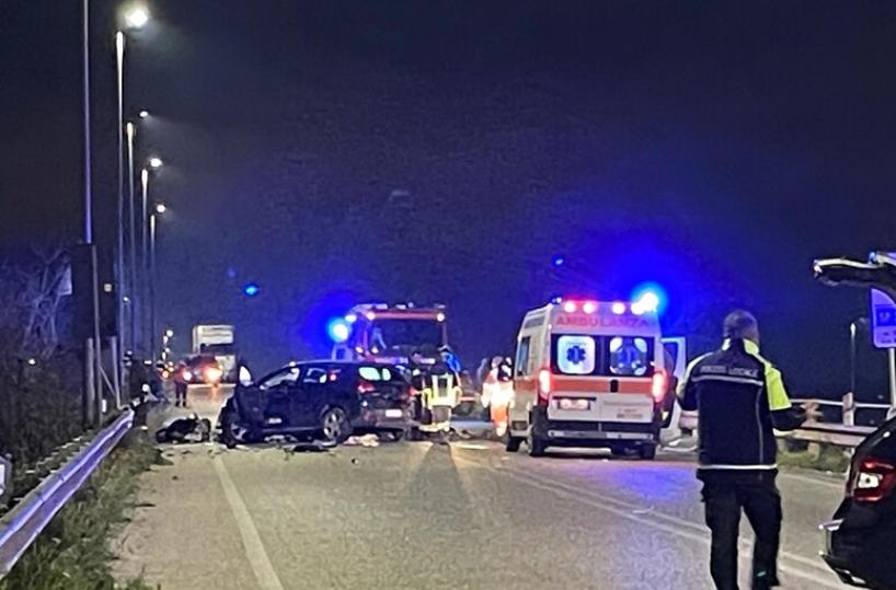 Trani, scontro tra auto vicino il casello autostradale: un morto e diversi feriti