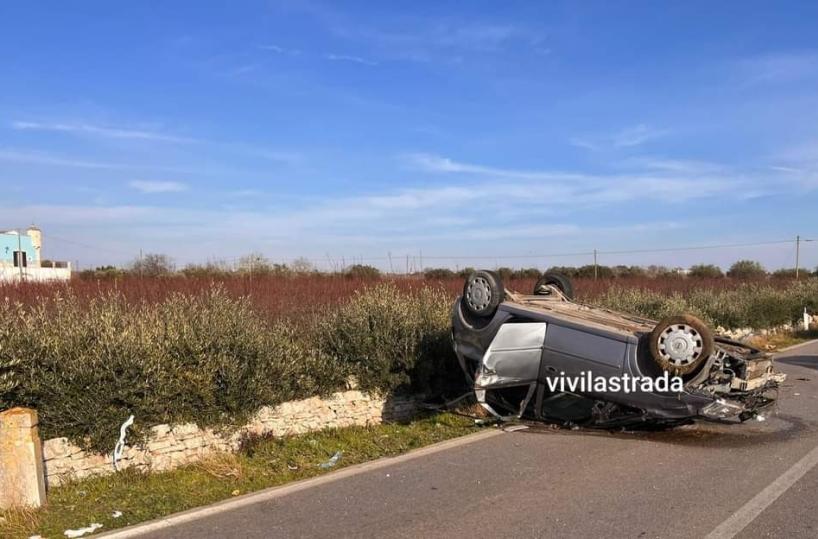 Incidente sulla Putignano-Turi: auto si ribalta, feriti due bimbi