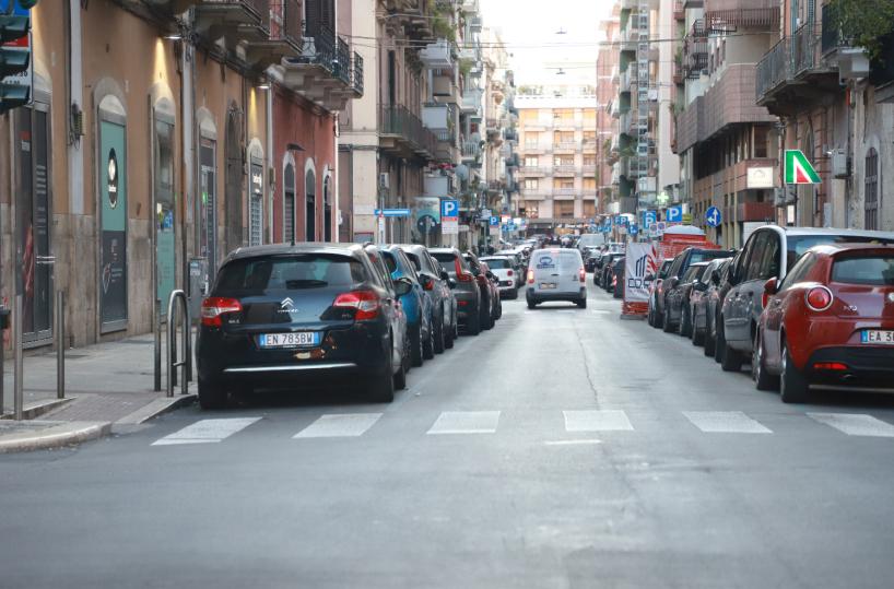 Bari, parcheggi riservati al Murattiano: la raccolta firme dei residenti