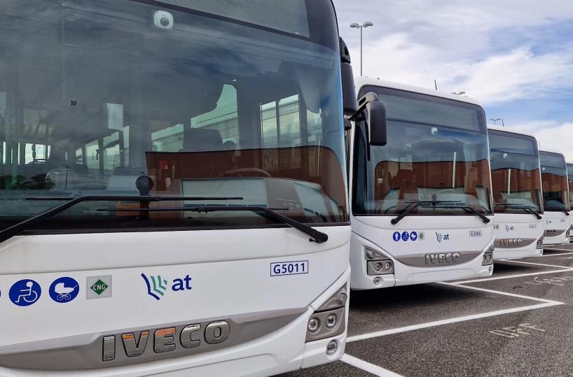 La Regione acquista 148 bus a metano per i comuni pugliesi