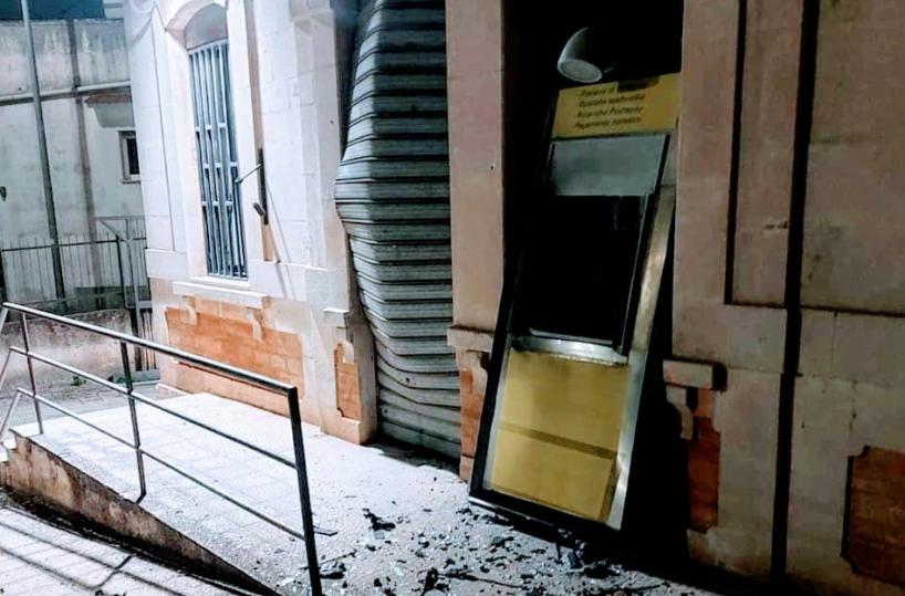 Banditi fanno esplodere Postamat a Casalini di Cisternino: bottino da quantificare