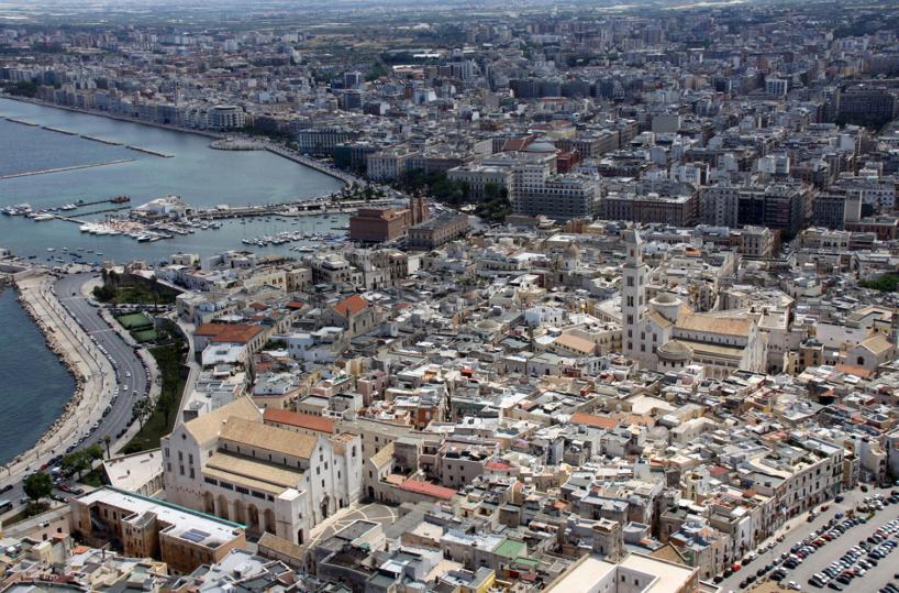 Centrosinistra con il fiato sul collo, ma i candidati per Bari ci sono. E il centrodestra? Non pervenuto