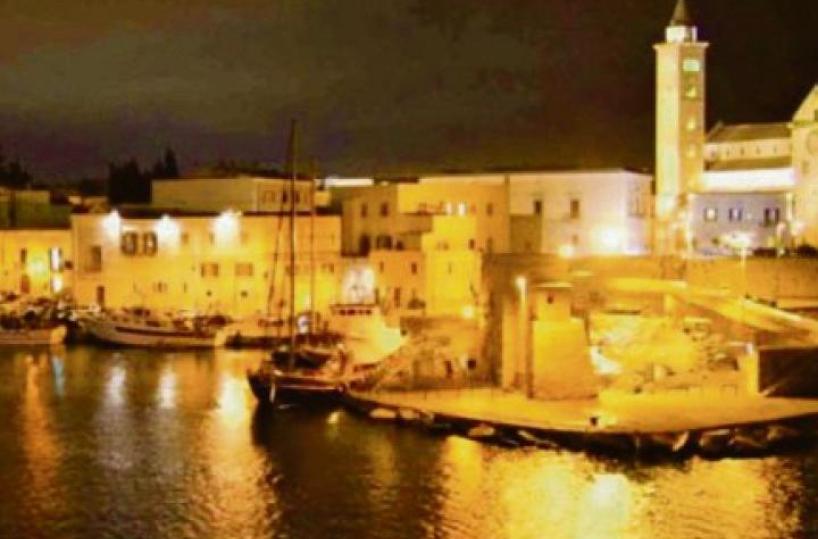Trani «Città buia e pericolosa»: sotto accusa le nuove luci 