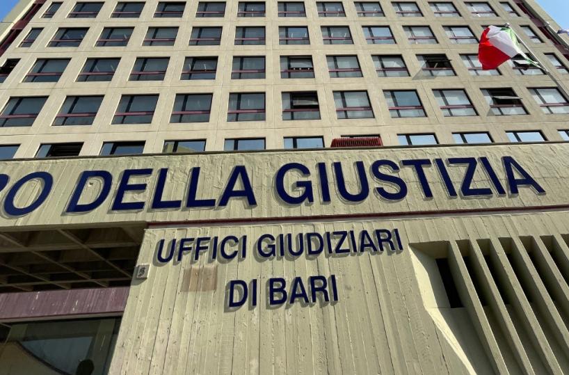 Bari, ha l’azienda in crisi e tenta rapina in banca: imprenditore condannato a 2 anni