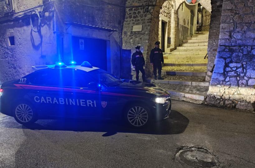 Ischitella, 60enne muore accoltellato per strada in pieno centro 