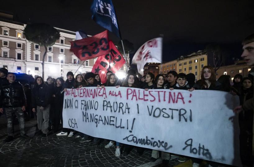 Le manganellate di Pisa e l’assenza di educazione alla «affettività»