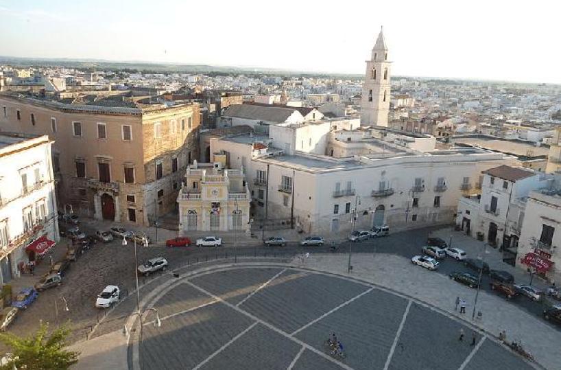 Staccò l'orecchio di un uomo a morsi per un'auto parcheggiata male, condannato ad Andria