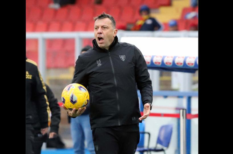 Serie A, il Lecce esonera l'allenatore Roberto D'Aversa