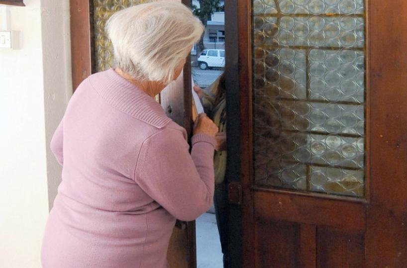Andria, con «Non dare adenza» anziani allertati contro le truffe: si parte con «Esercizi di sfiducia»