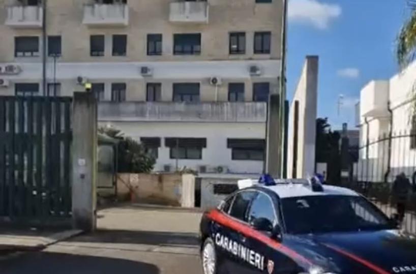 Carmiano, inseguita e rapinata mentre era in macchina con un amico: è stato il marito