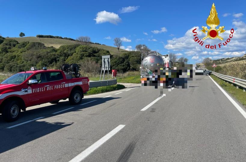Matera, incidente tra autocarro e autocisterna: un ferito