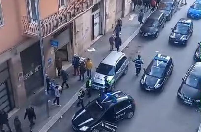 Foggia, agenti della polizia aggrediti dagli abusivi in via Podgora