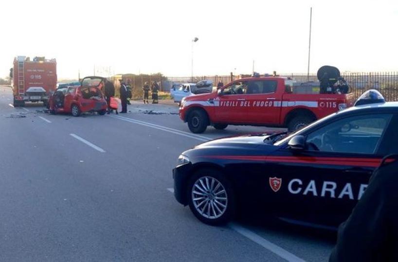 Mottola, scontro tra auto sulla Statale 100: tre morti e tre feriti 