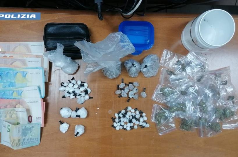 Taranto, in corso operazione della  Polizia: 22 gli indagati per detenzione e spaccio 
