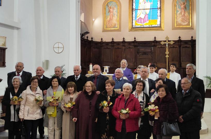 Vietri di Potenza Comune virtuoso nell’amore: dieci coppie festeggiano le «Nozze d’oro»