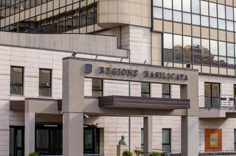 Così la quadriglia lucana ingarbuglia la regione a denominazione doppia