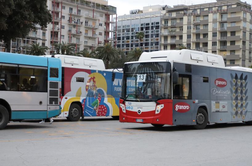 Bari, stop ai bus dalle 9 alle 13: domani lo sciopero ridotto a 4 ore