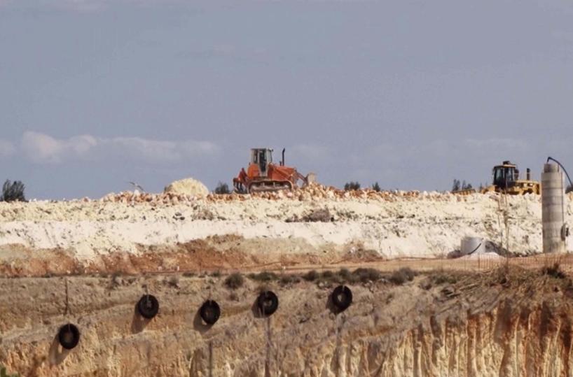A Brindisi i rifiuti della Puglia: è scontro sulla discarica privata
