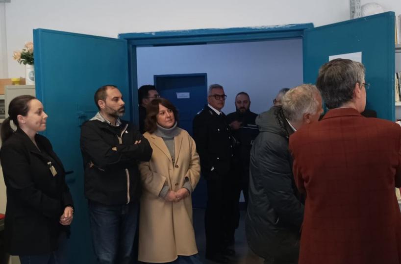 Taranto, la biblioteca del carcere si riempie di libri donati da avvocati e magistrati