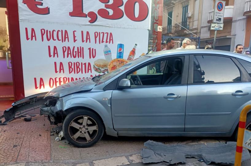 Taranto, la donna alla guida: «Mi ha minacciato di morte e ho perso il controllo dell’auto» 