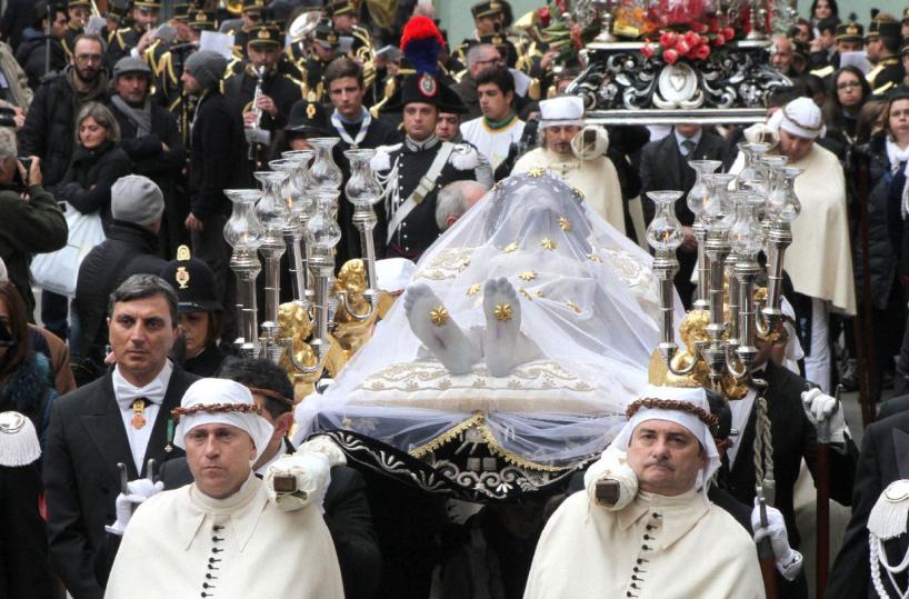 Taranto e la processione dei Misteri: ecco i nomi dei cavalieri che scortano Gesù Morto