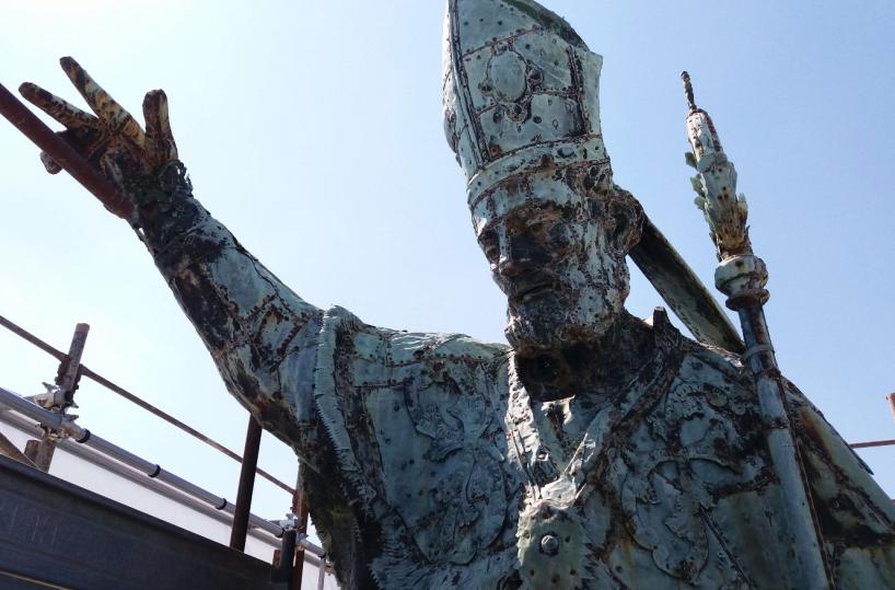 Lecce, il 13 aprile la statua di Sant'Oronzo torna sulla colonna in piazza