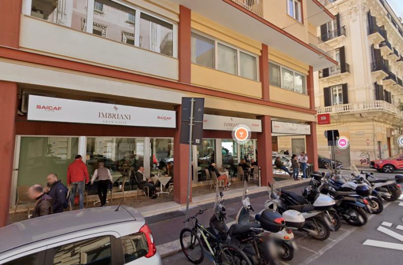 Nuova spaccata nella notte a Bari: colpito il «Gran Caffè Imbriani», ladri via con l'incasso