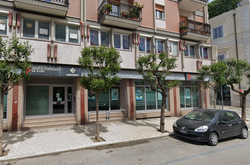 Trani, fanno esplodere bancomat BpB e scappano col bottino: indagini