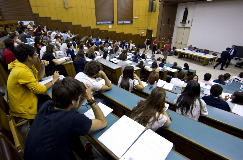 Trattenere i neo-diplomati: Regione e università ora affrontino la sfida