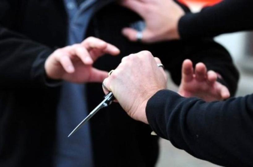 Melfi, aggredisce donna e accoltella l'uomo che l'ha difesa: fermato